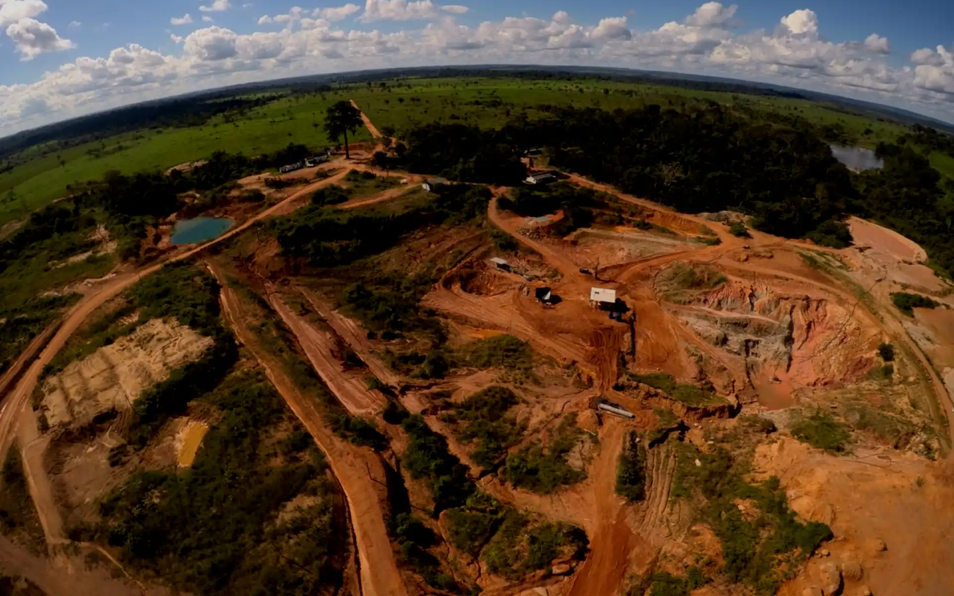 Minério de Ferro: O Pilar da Infraestrutura Global e o Papel Essencial da RBXE Mineração